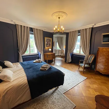 Chateau Philip Bed & Breakfast Saint-Genet-Lerpt
