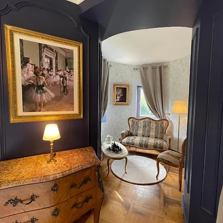 Chateau Philip 4*