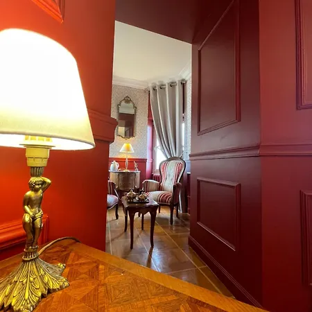 Chateau Philip Bed & Breakfast Saint-Genet-Lerpt