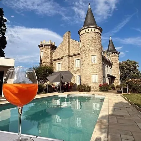 Bed & Breakfast Chateau Philip Saint-Genet-Lerpt