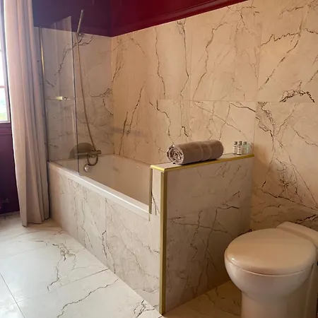 Bed & Breakfast Chateau Philip Saint-Genet-Lerpt