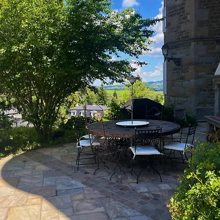 Chateau Philip Bed & Breakfast Saint-Genet-Lerpt