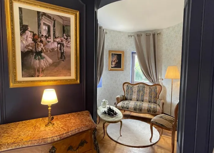 Chateau Philip 4*