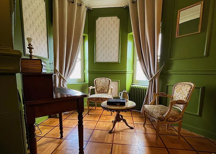 Chateau Philip 4* Saint-Genet-Lerpt