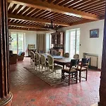 Chateau Philip Oda ve Kahvaltı Saint-Genet-Lerpt